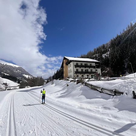 Hotel Garni Gruenmoos Sankt Jakob in Defereggen Exterior foto