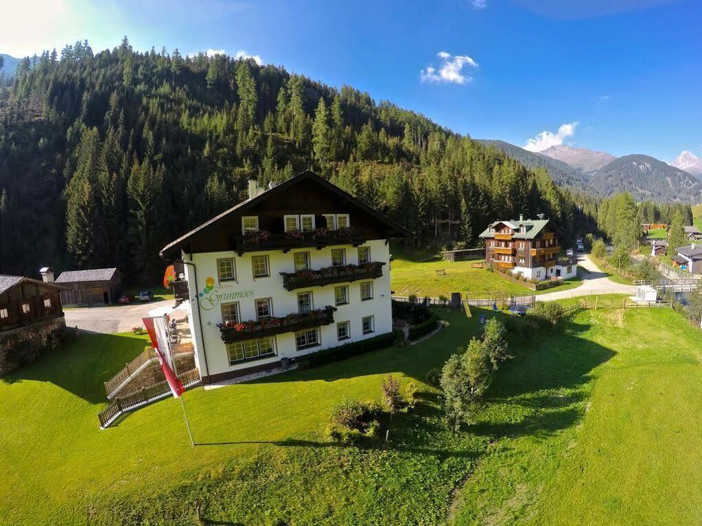 Hotel Garni Gruenmoos Sankt Jakob in Defereggen Exterior foto